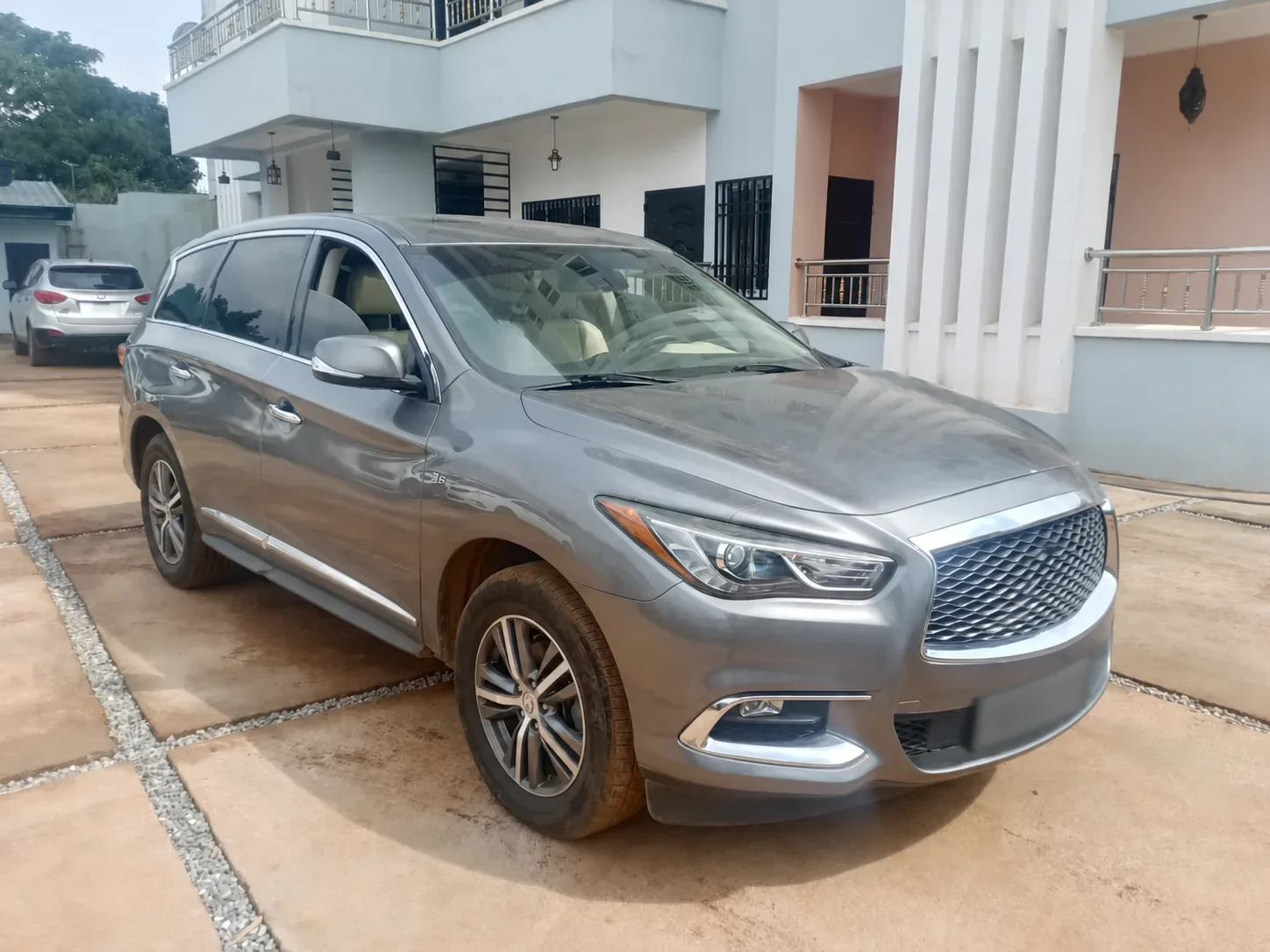 Infiniti QX60 - grey — vehicle photo