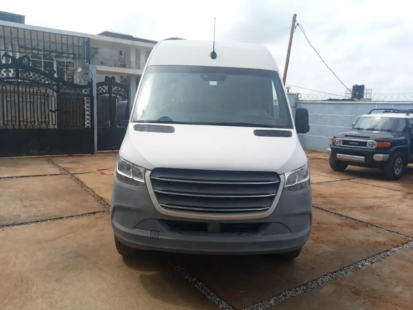 Mercedes-Benz Sprinter - white — vehicle photo