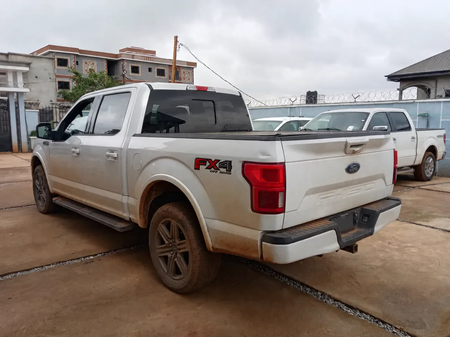 Ford F-150 - white, black interior — Exterior — photo 3
