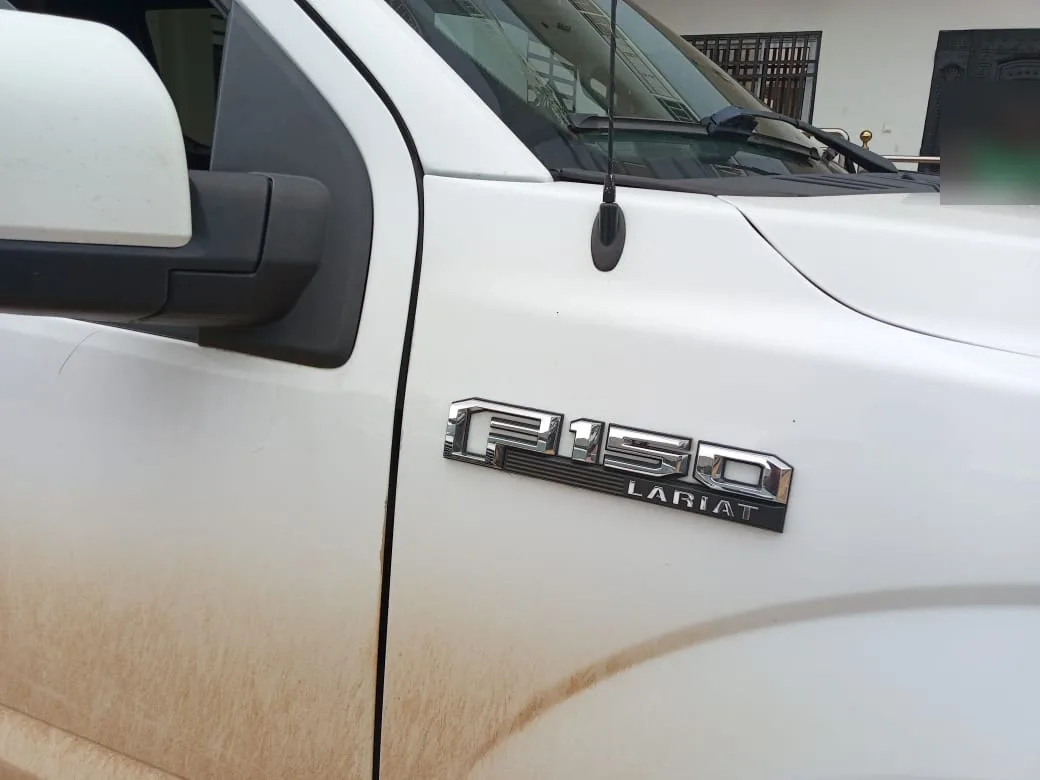 Ford F-150 - white, black interior — Details — photo 4