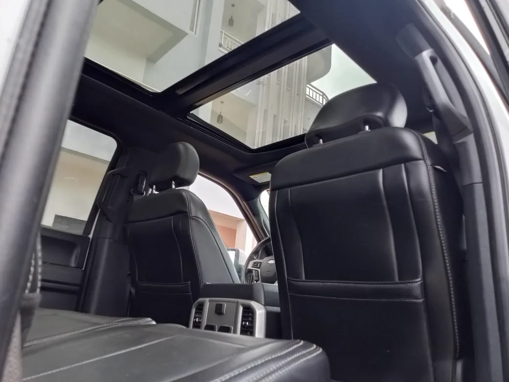 Ford F-150 - white, black interior — Interior — photo 6
