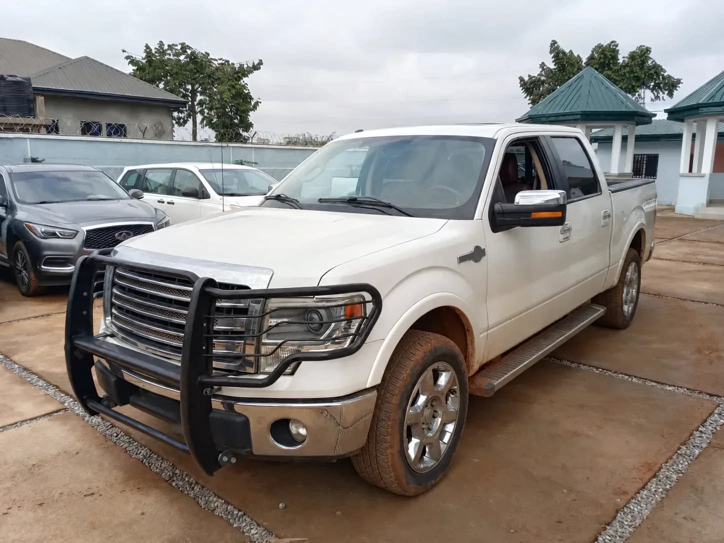 Ford F-150 - white, burgundy interior — Exterior — photo 3