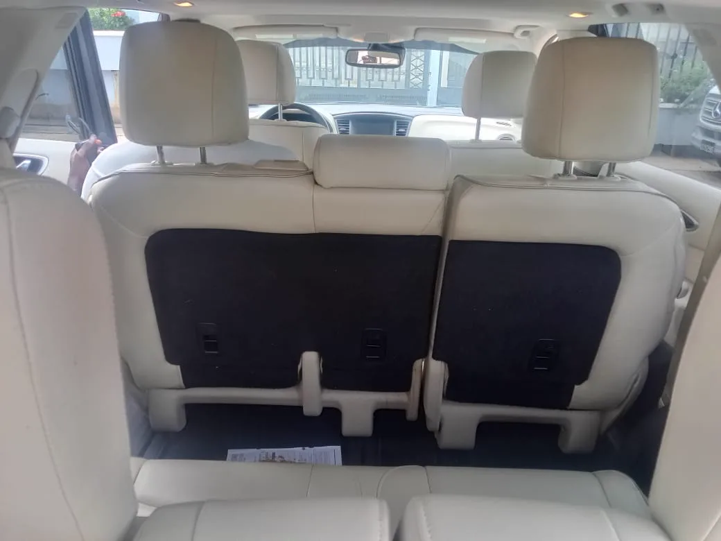 Infiniti QX60 - grey — Interior — photo 3