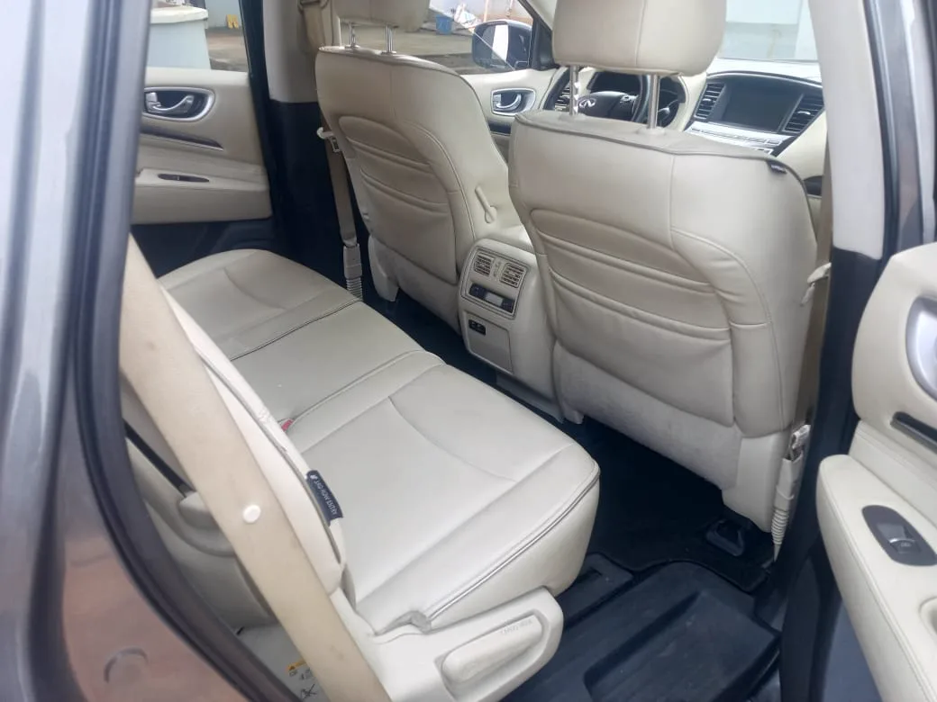 Infiniti QX60 - grey — Interior — photo 6