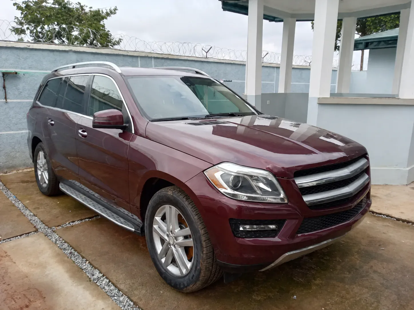 Mercedes-Benz GL-Class - burgundy — vehicle photo