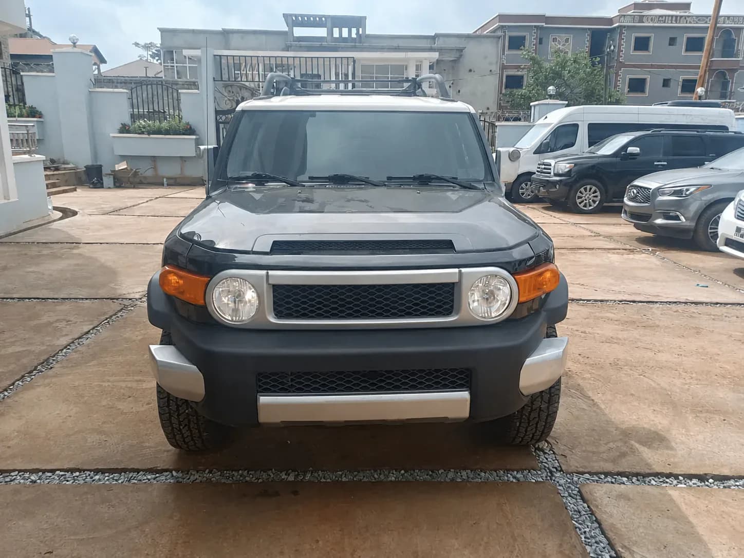 Toyota FJ Cruiser - black — Exterior — photo 6