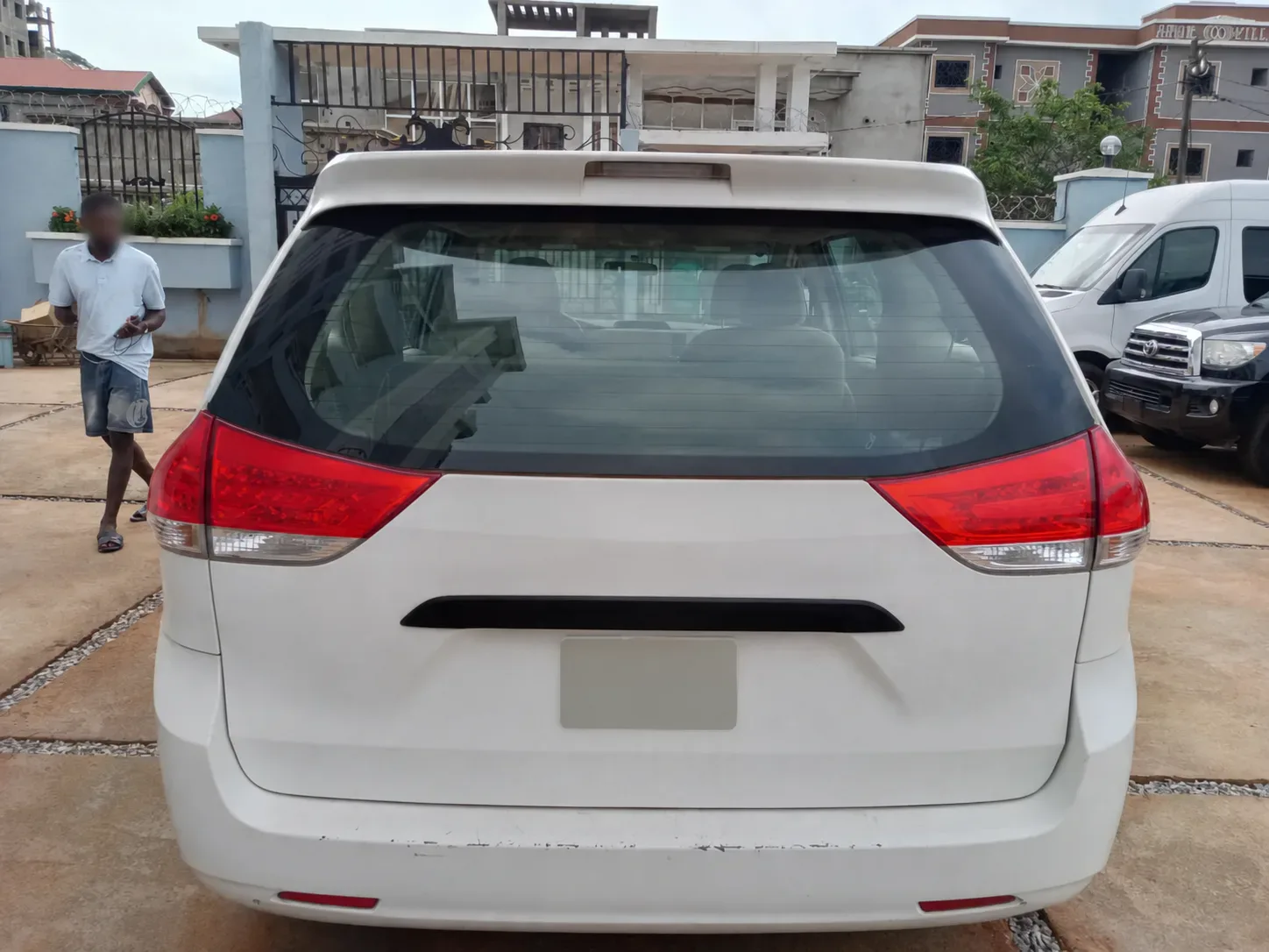 Toyota Sienna - white — Exterior — photo 4